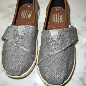 TOMS Toddler Shoes: size T9  (US kids size 11.5  / 7inch /18cm)